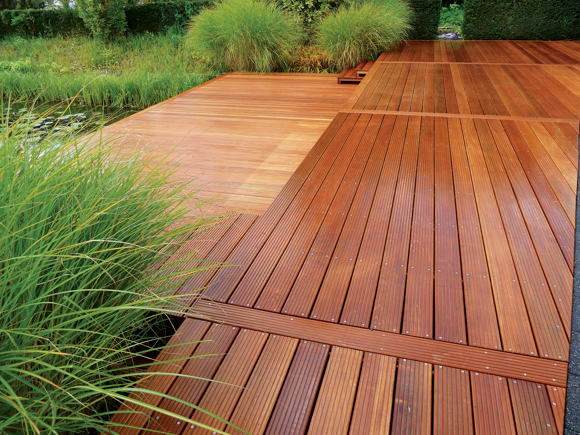 Raiss Baustoffe - Garten- & Landschaftsbau | Terrassendielen aus Holz 01